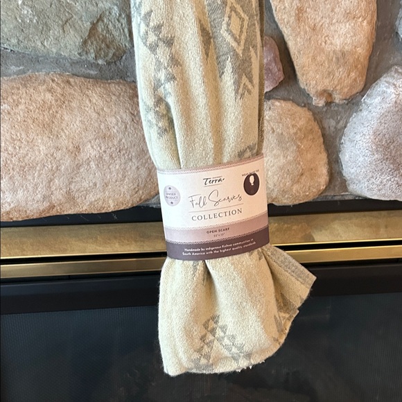 Terra Fall Scarves Collection Beige Aztec Print Open Scarf, NWT - Picture 7 of 14